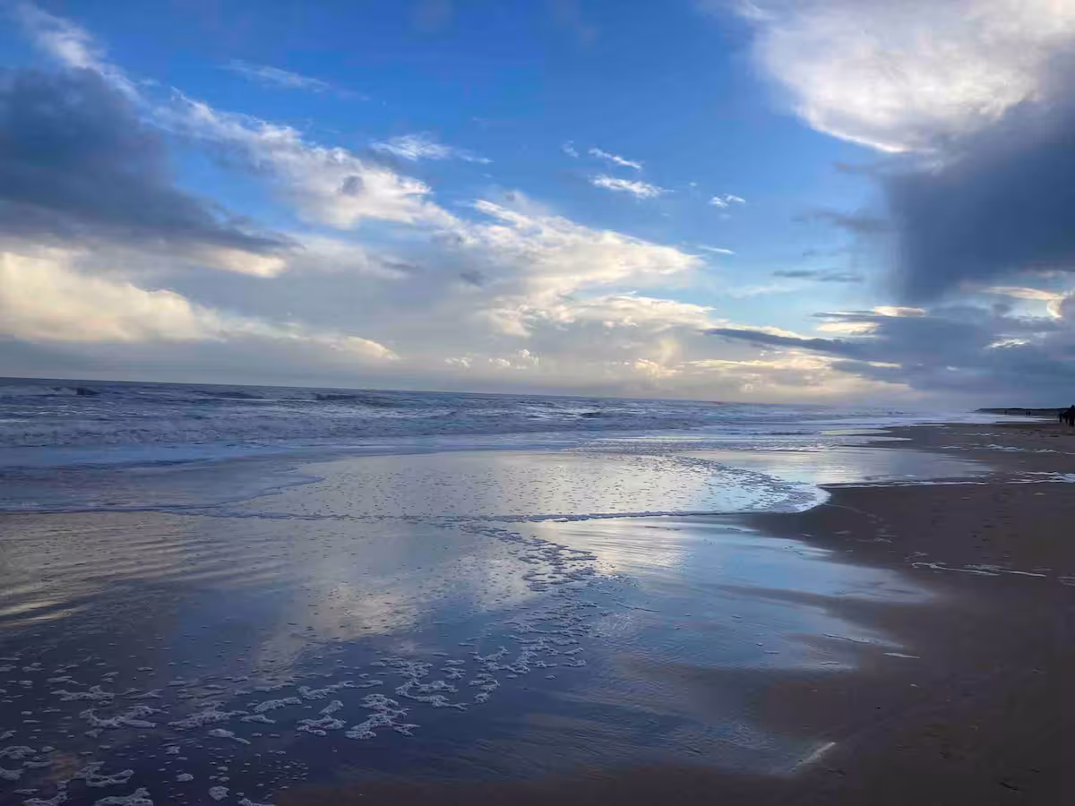 Wide east-coast shore at low tide