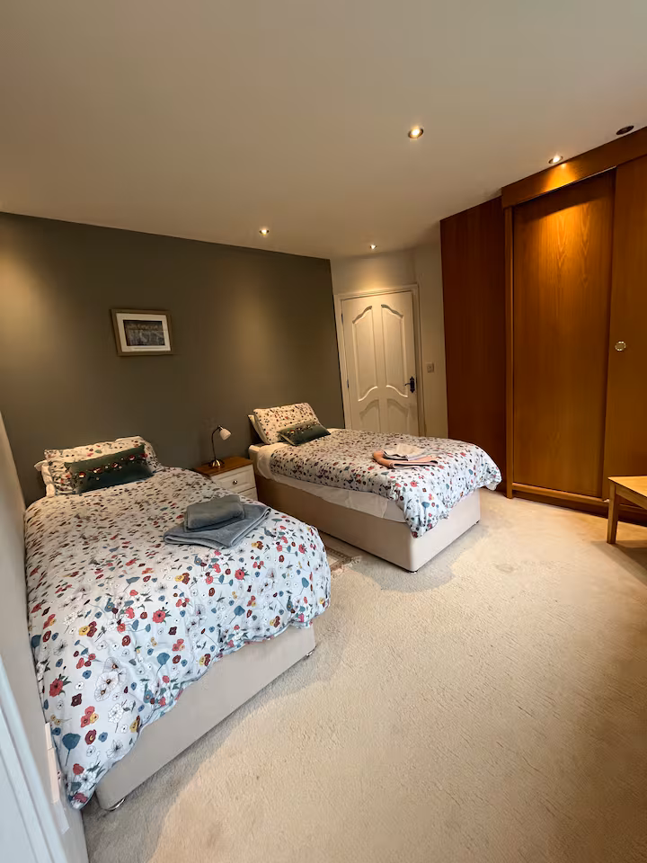 Second twin bedroom in the apartment